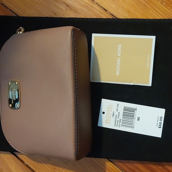 Michael Kors Travel Bag - Picture 14 of 15